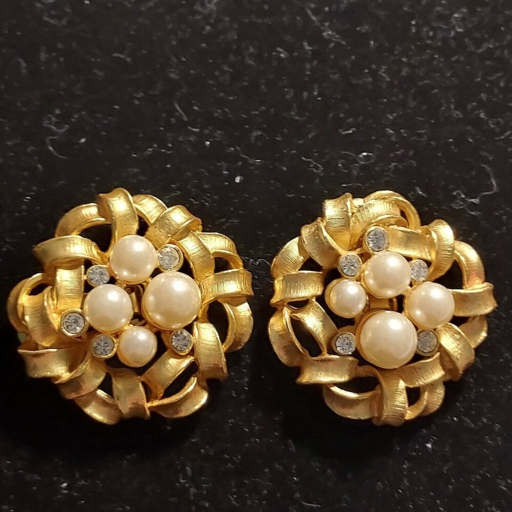 Vintage Unmarked 1" Gold Toned Pearl Crystals Ribbon Clip On Earrings